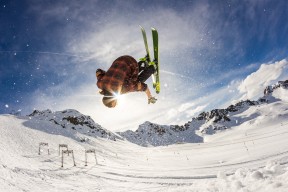 开云体育中国官网-亚冠联赛中国女足逆袭 球迷现场热烈支持，中国女足亚运会